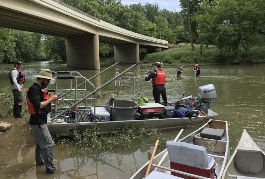 ORSANCO crew collects physical, chemical and biological data in the Ohio River basin.