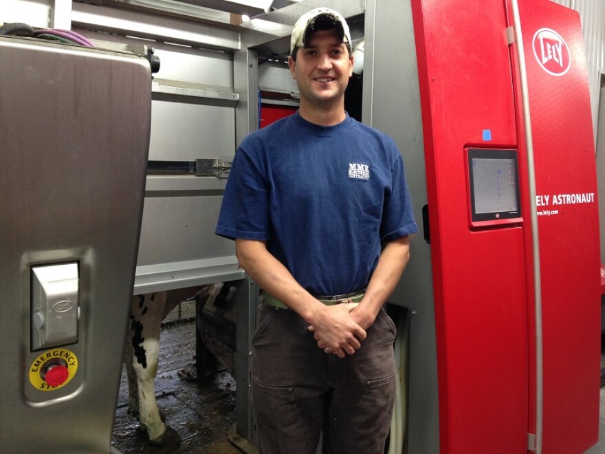 vpr-Nate_Tullar-milking_robot-albirhgt-20140904_0.jpg