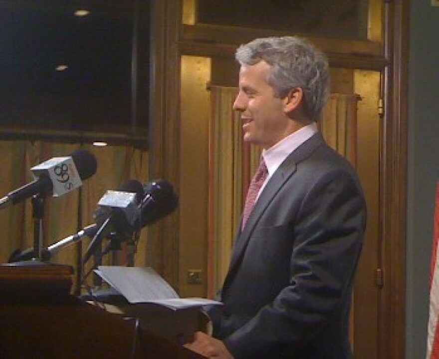 Tom Adelson speaks at the Tulsa Press Club's Page One luncheon.