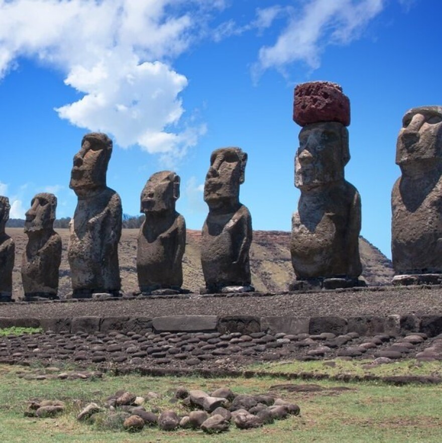 Image of the statues on Easter Island