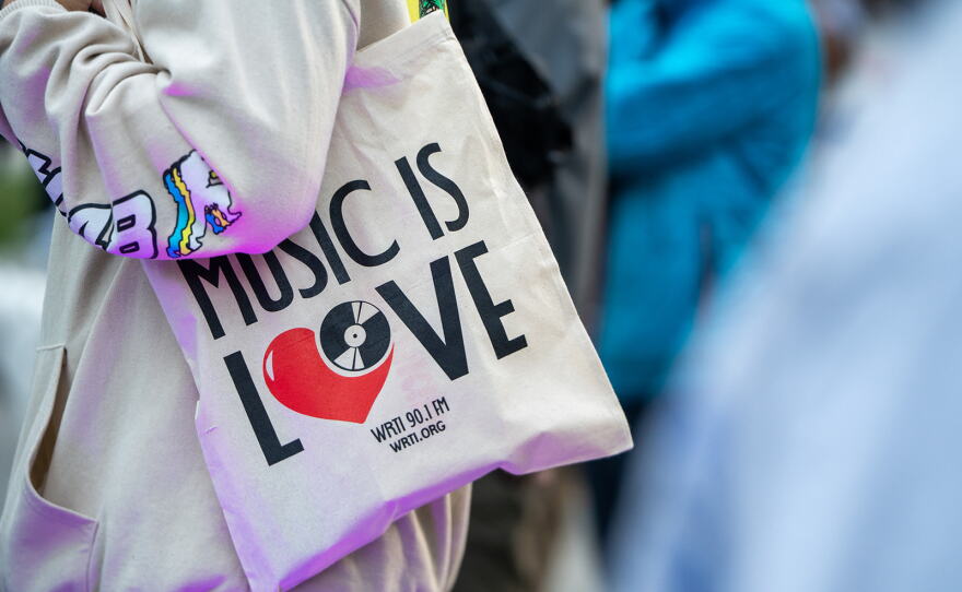 An audience member sports a WRTI "Music is Love" tote at A Love Park Supreme.