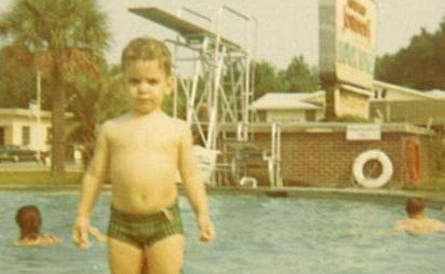 Blanco models by the pool of a roadside motel during the family's move from New York City to Miami in 1972.