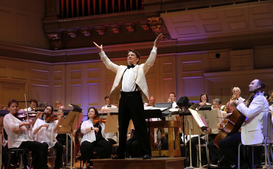 Conductor Keith Lockhart will lead the Boston Pops in concert during the 2021-2022 Harriman-Jewell Series.