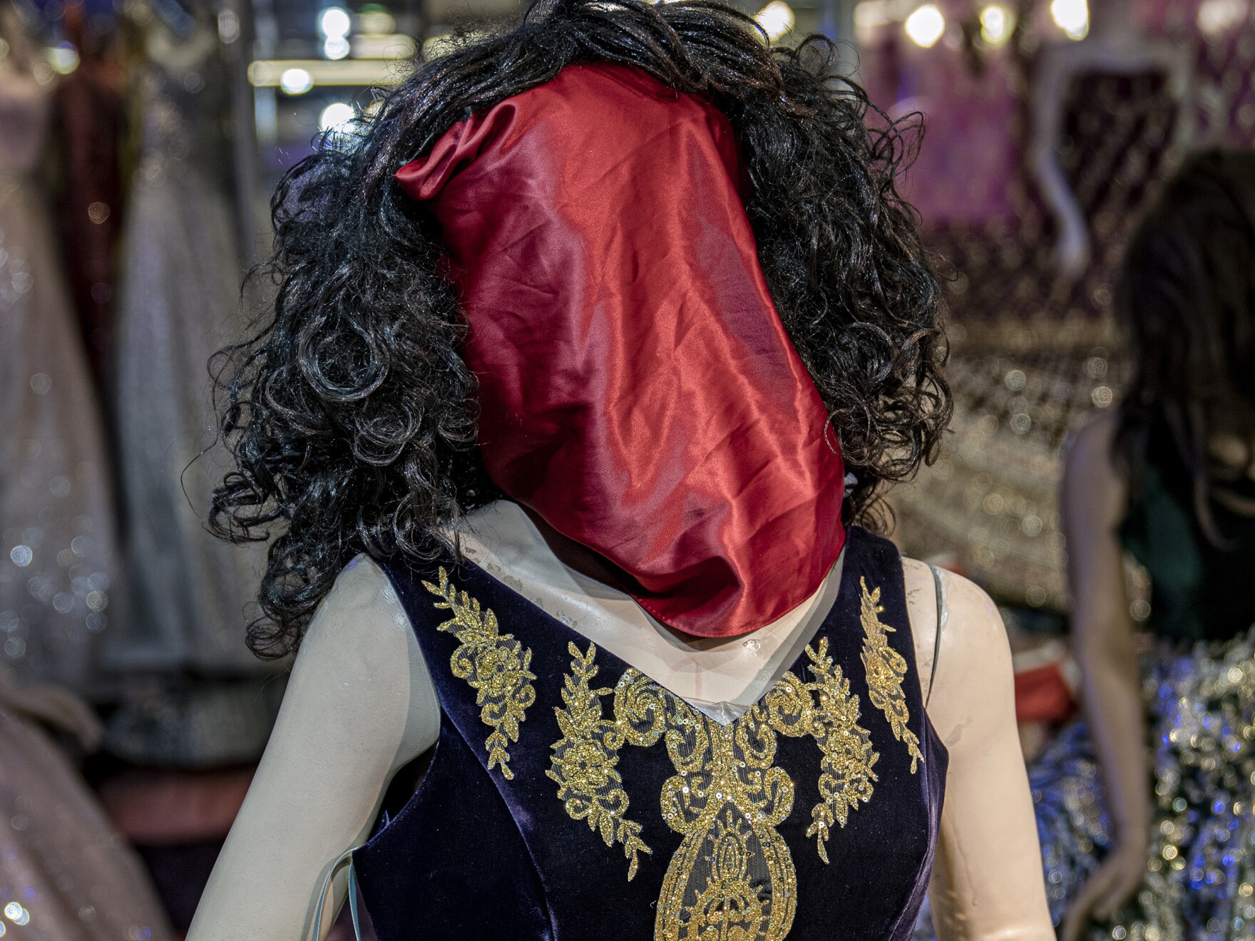 Kabul's mannequins hooded and masked under Taliban rules | WJCT News 89.9