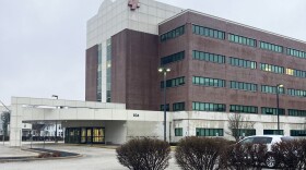 One doctor remains employed at Cottage Clinics, according to an ombudsman overseeing patient care amid bankruptcy proceedings. Administration is being asked to address a large backlog of medical records requests. 