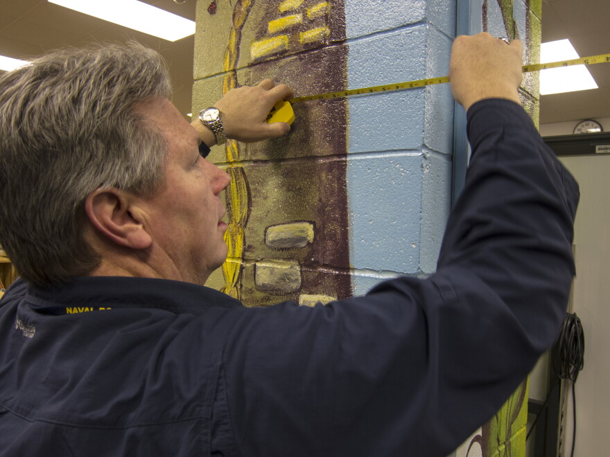 FEMA Federal Disaster Recovery Coordinator Wayne Rickard assess Northmoor Elementary School during a Safe Schools 101 session