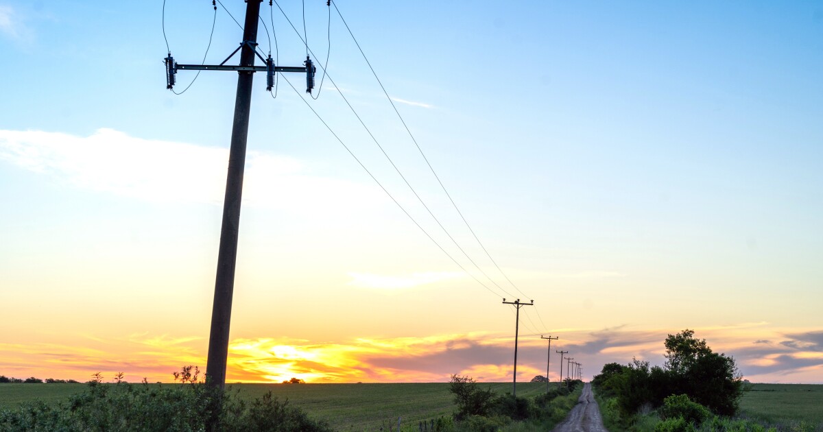 Report shows progress, but Illinois rural co-ops still tied to a major polluter