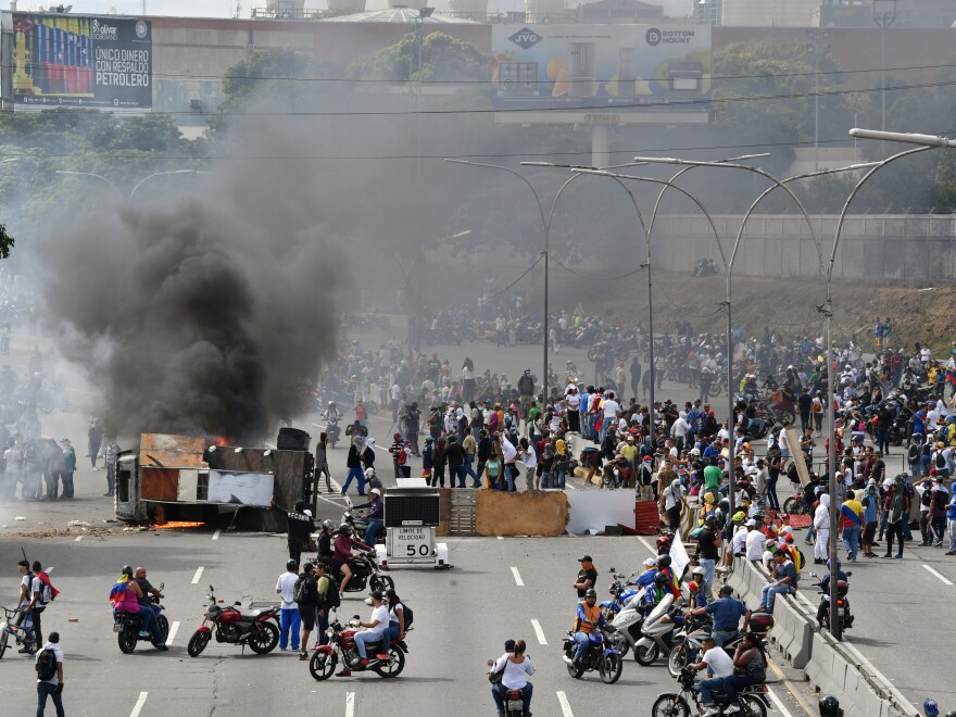 Venezuelan opposition demonstrators set up a barricade to block a street in Caracas during a protest against the government of President Nicolás Maduro on Jan. 23, 2019, the anniversary of the 1958 uprising that overthrew Venezuela's military dictatorship.