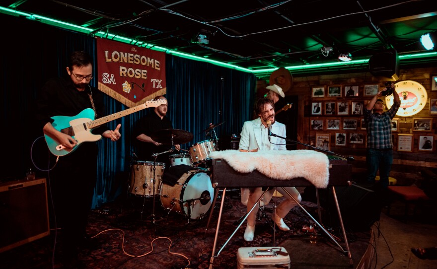 Robert Ellis live at the Lonesome Lounge Sessions