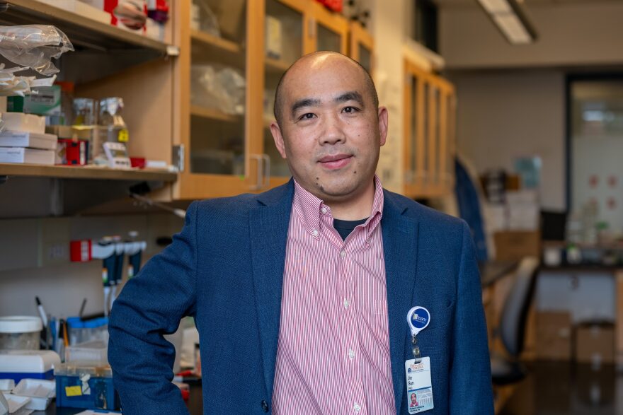 UVA research scientist Jie Sun led the team that found a link between serious cases of COVID and lung cancer.