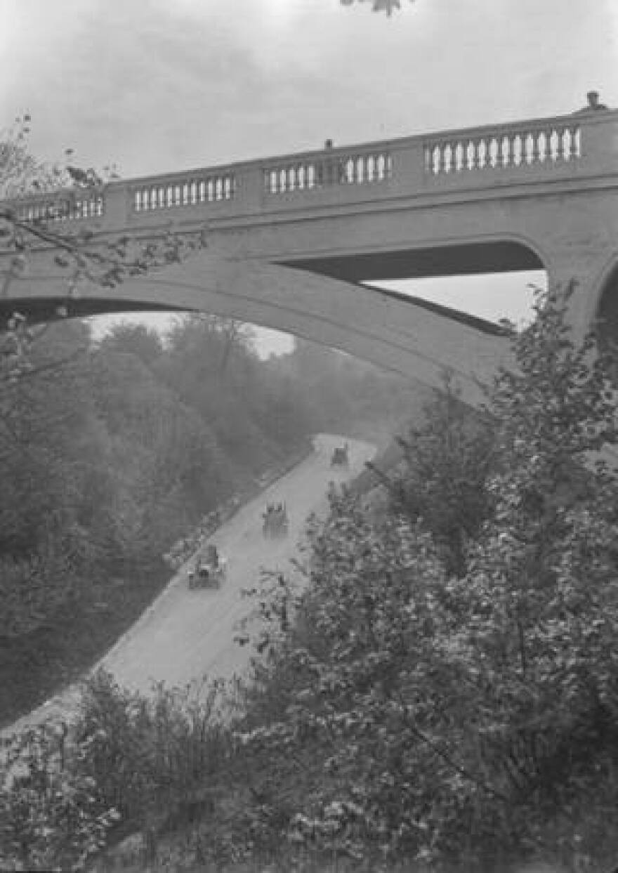 Early image of Ravine Road Bridge with "traffic" below.