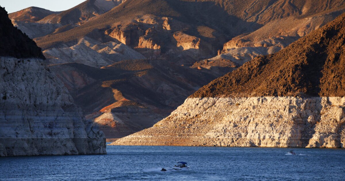 A warm, dry winter drags on as water managers negotiate the future of Colorado River