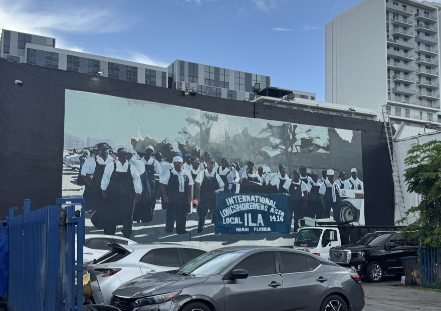 A mural of the longshoremen local 1416.