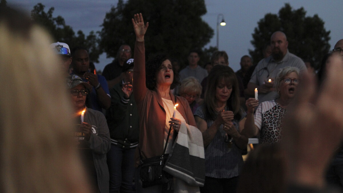 TUES: New Mexico gunman who killed 3 and injured 6 shot randomly at cars, houses, police say, + More - Vimarsana News