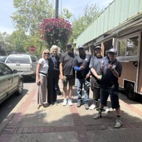 Volunteers with Eugene Mayor Kaarin Knudson and Councilor Randy Groves (second and third from left)