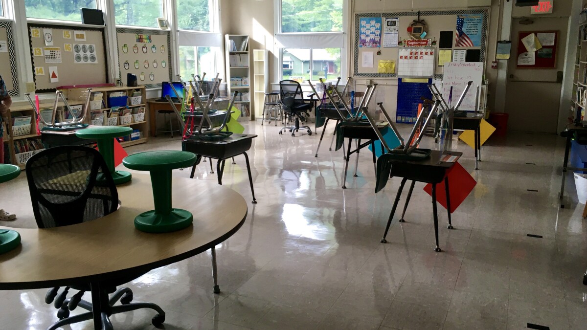 Refresher Course: Why are civics teachers having a tough time?