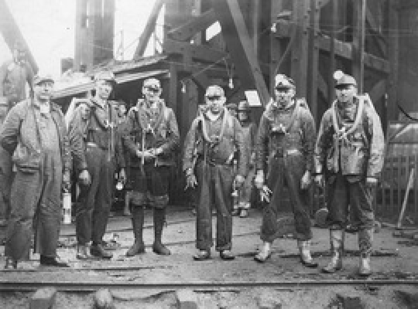 Congressman Ken Hechler paid to bring hundreds of miners and the widows of the Farmington miners to protest at the nation’s capitol. 