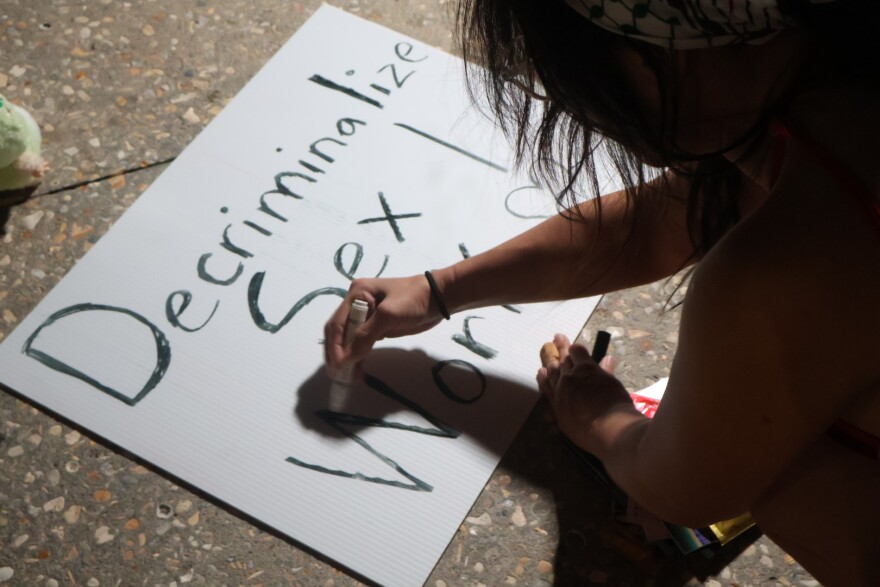 Decrim 305 argues that criminal penalties contribute to violence, stigma and barriers to reporting abuse.