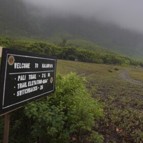 A path leading to the cliffs of Kalaupapa