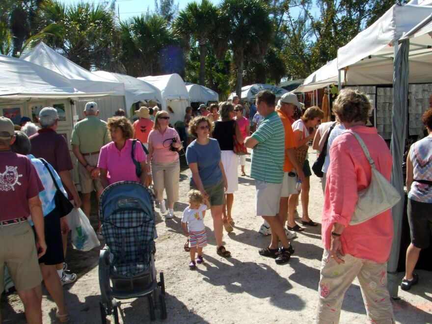 Crowd at annual Sanibel-Captiva Rotary Club Arts & Crafts Festival