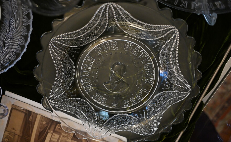 A glass plate with Garfield's portrait and the words "We mourn our nation's loss"