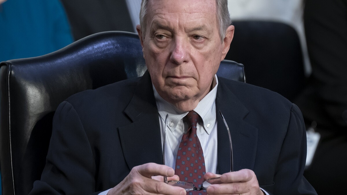 Durbin calls Justice Thomas' luxury trips 'embarrassing,' calls again for court ethics reform - Vimarsana News