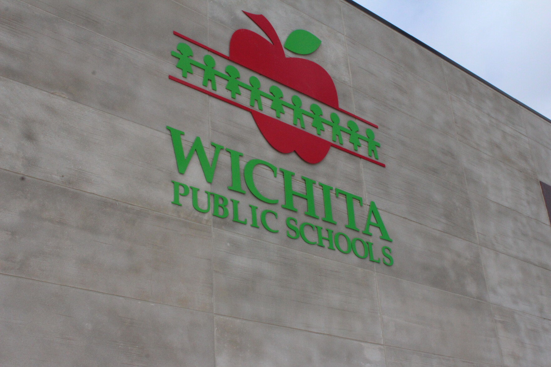 New contract brings Wichita superintendent to about 385,000 in salary