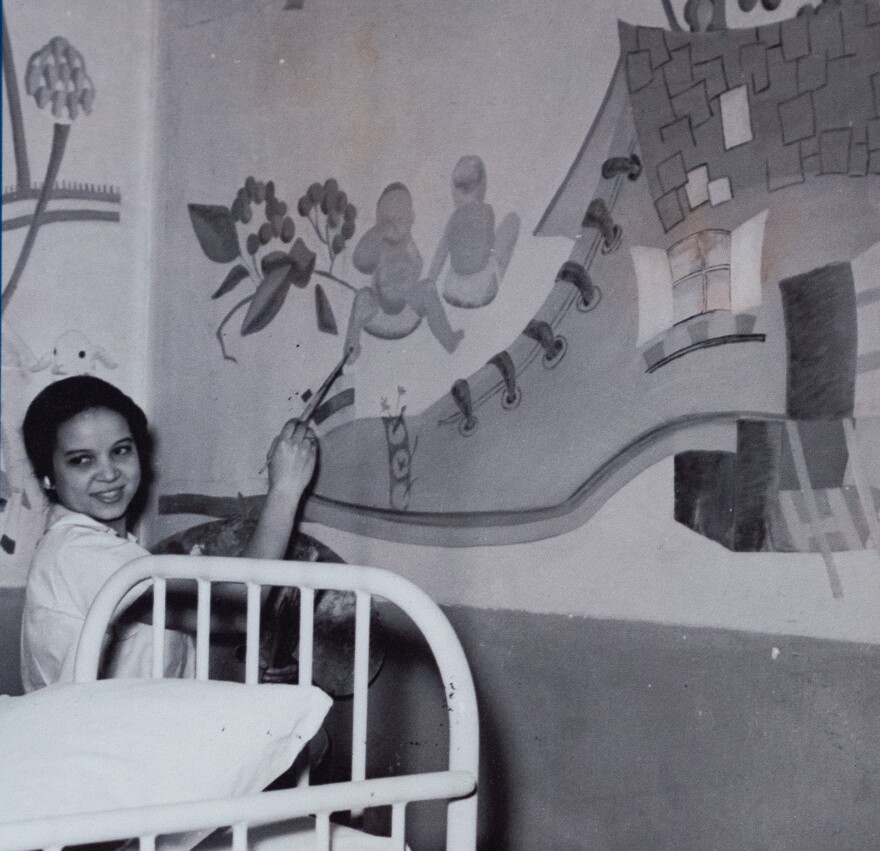 New York artist Sarah Day paints in a 1938 photograph on Friday, Aug. 23, 2024, at the St. Louis Art Museum.