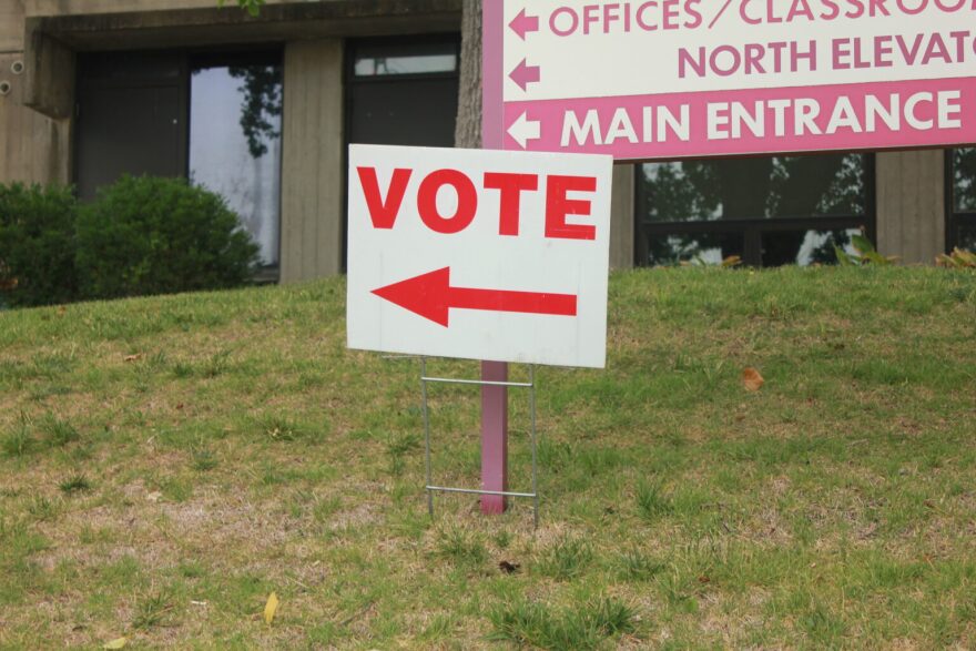 A sign directs voters to the polls for the Aug. 6, 2024, primary in Lawrence. (Maya Smith for Kansas Reflector)