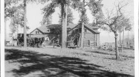 Photograph of the Grand View Hotel on the South Rim of the Grand Canyon in the early 1900s.