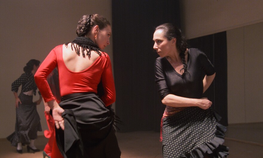 Carmen (Laura del Sol) faces off against Cristina (Cristina Hoyos).