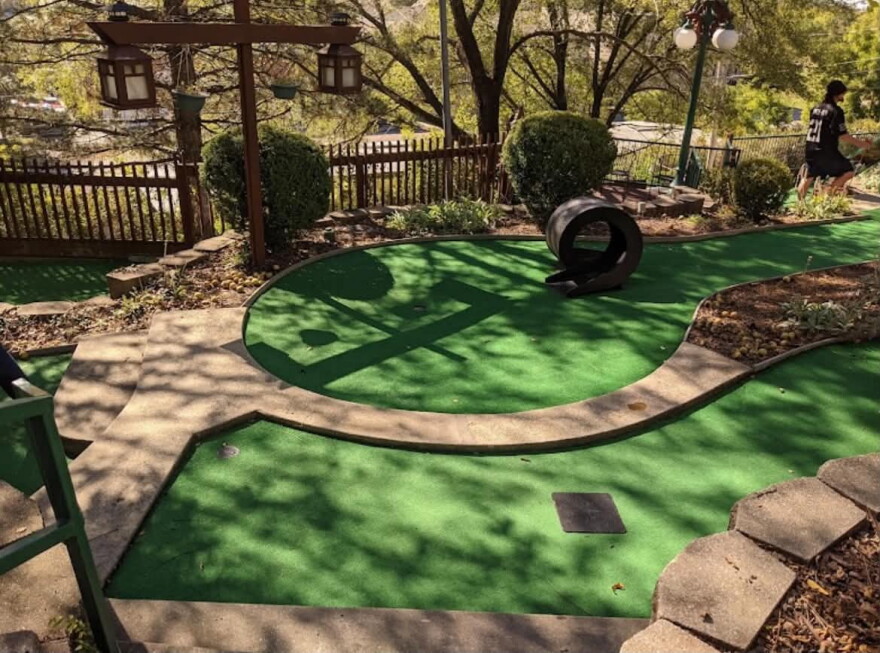 The outside green at Parkville Mini Golf