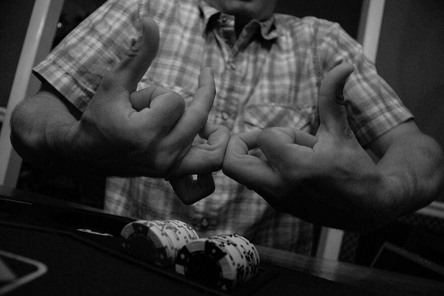 The Bloods are a Los Angeles-based gang. The picture shows their gang symbol. Photo: Shawn Ishihara via Wikimedia Commons.