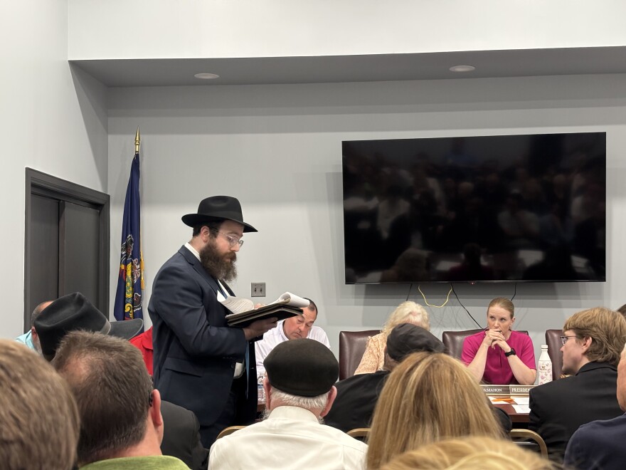 Rabbi Yehudah Leib Aronson speaks at a public hearing on a 2023 Kingston zoning ordinance that the Department of Justice found discriminatory against religious land uses.