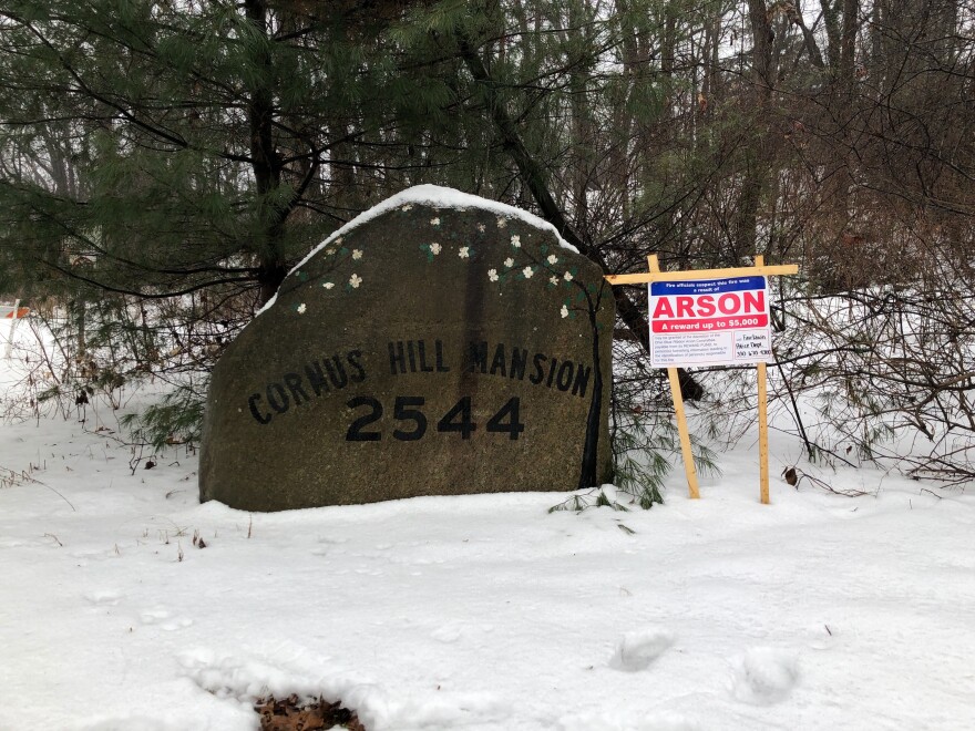 photo of entrance to Cornus Hill Mansion