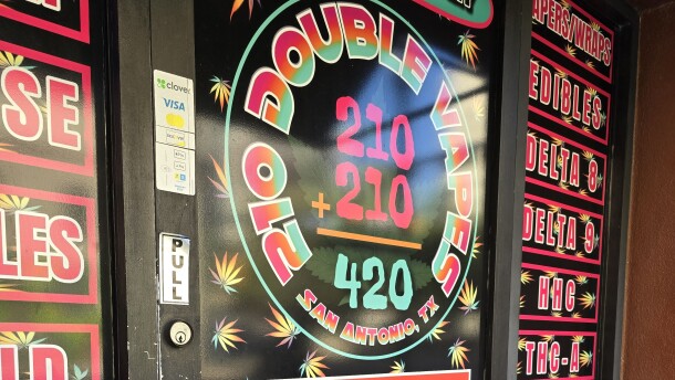 210 Double Vapes door