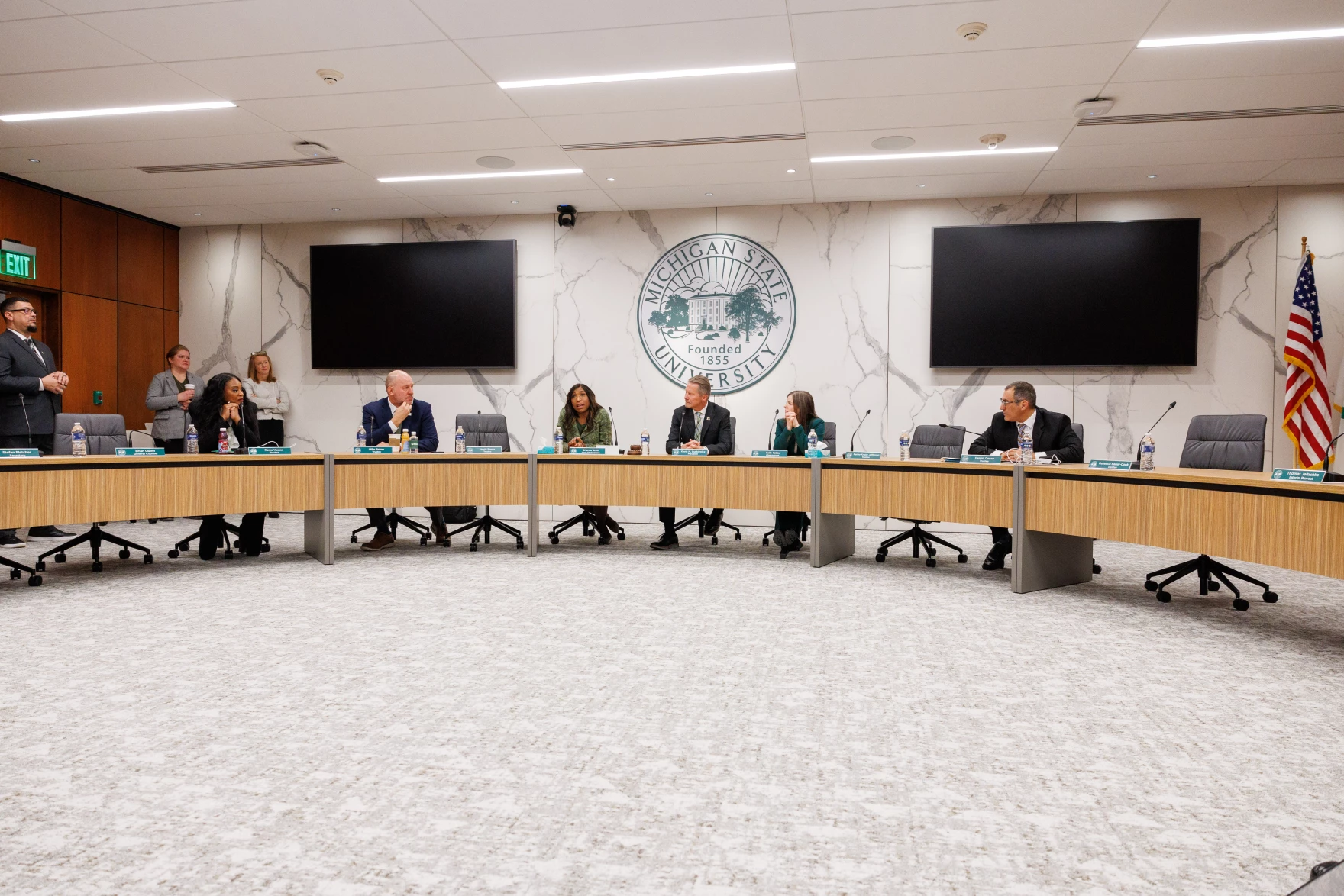 MSU faculty vote finds no confidence in Board, but trust in Guskiewicz to lead