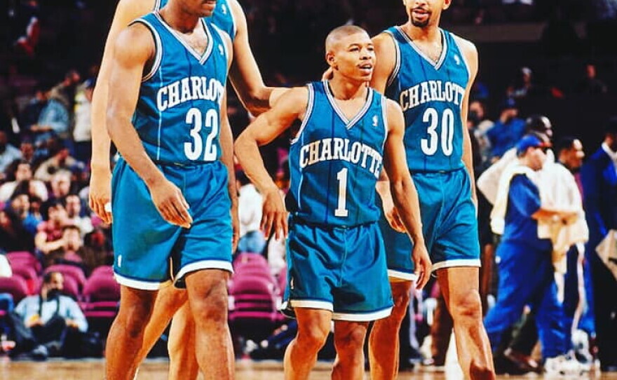 Muggsy Bogues with Charlotte Hornets teammates.