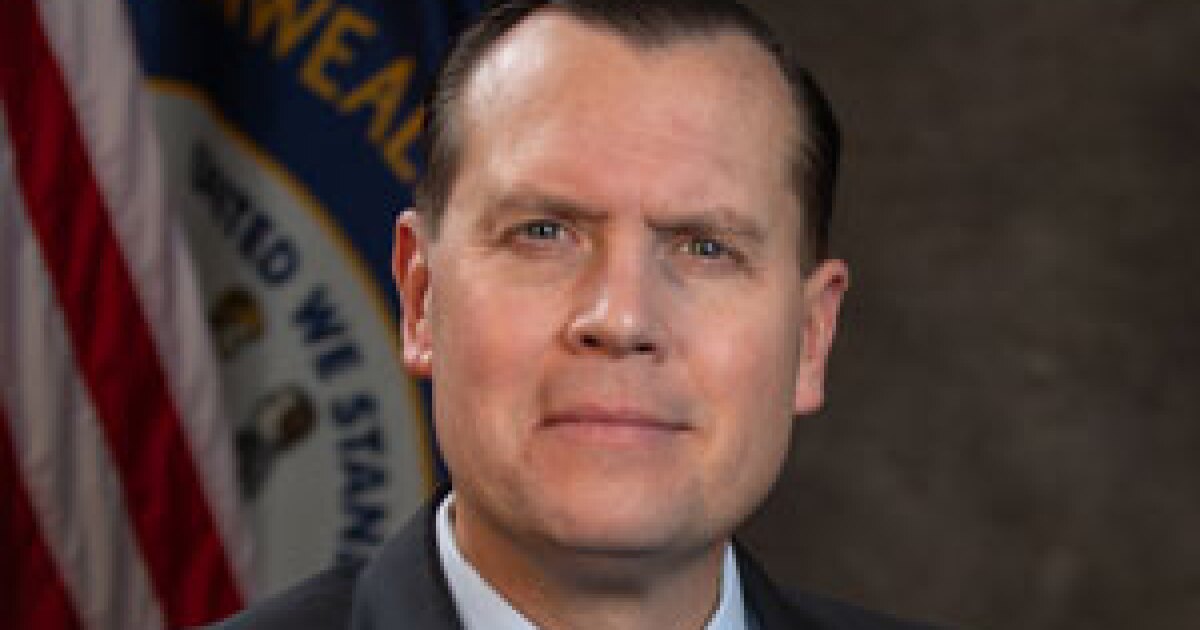 Kentucky Attorney General shares career experience with SIU public policy students.