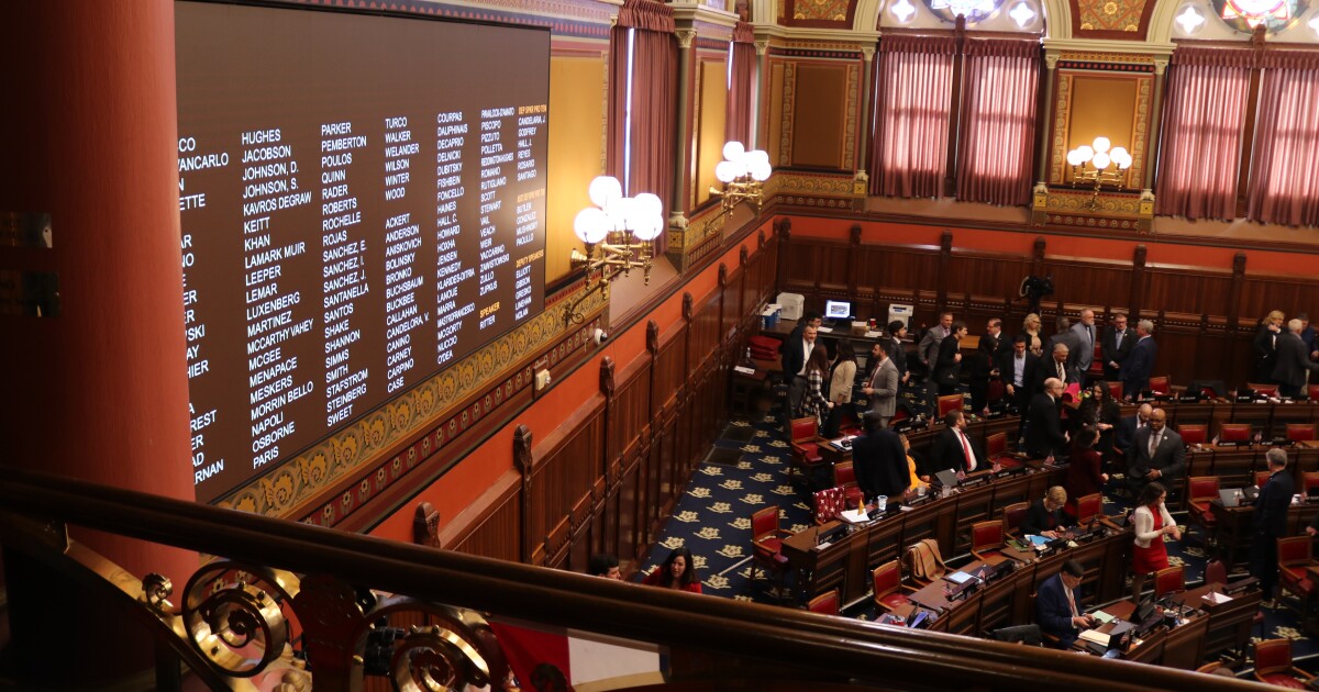 CT lawmakers pass ICE restraint bill despite stiff GOP opposition
