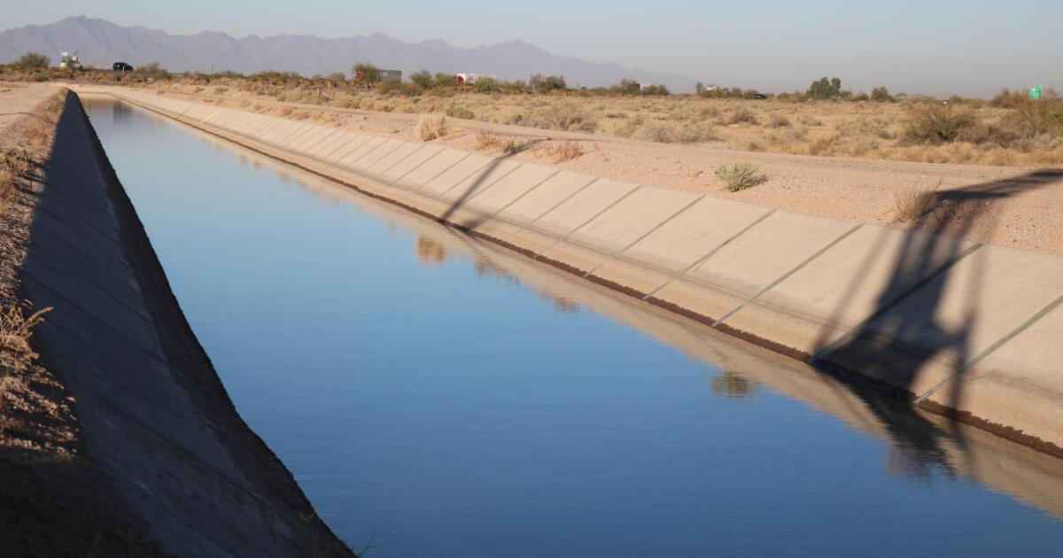 1st solar panels installed over the Casa Blanca canal on Gila River ...