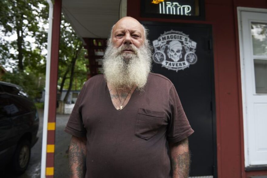 2018-08-01-n-piserchio-bob-cisco-cassaro-saylorsburg-pa-trump-supporter-outside-maggies-tavern-19-674x450.jpg