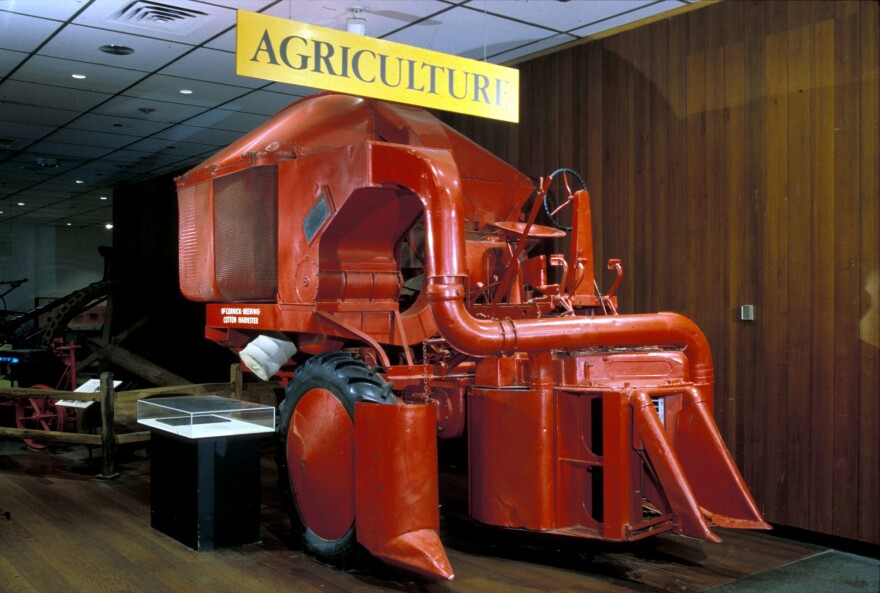 Cotton picking machine. Old Red. AG*70A01.
