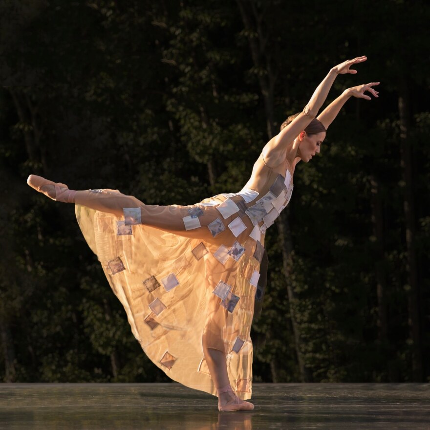 A Chattanooga Ballet dancer