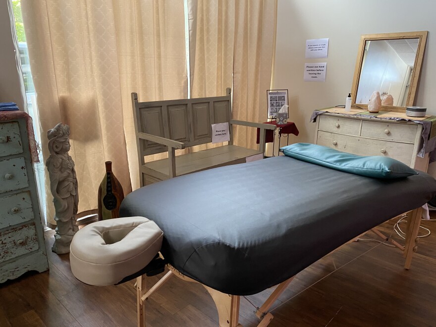 massage1_by_rachel.jpg