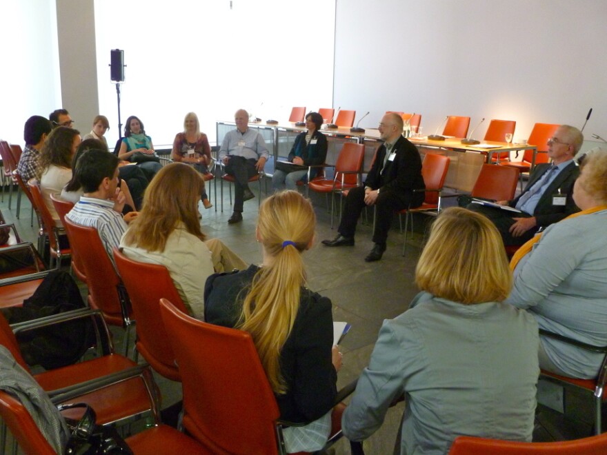 The round table discussion "Going Global: Media, Communication and Marketing" featured Stephan Meyer-Brehm.