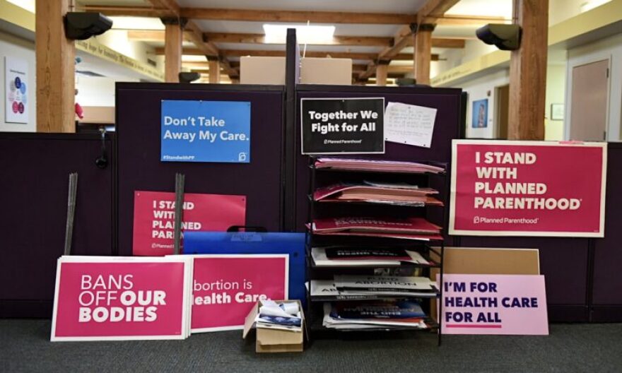 Signs lean against the wall at the Planned Parenthood in St. Louis’ Central West End (Anna Spoerre/Missouri Independent).