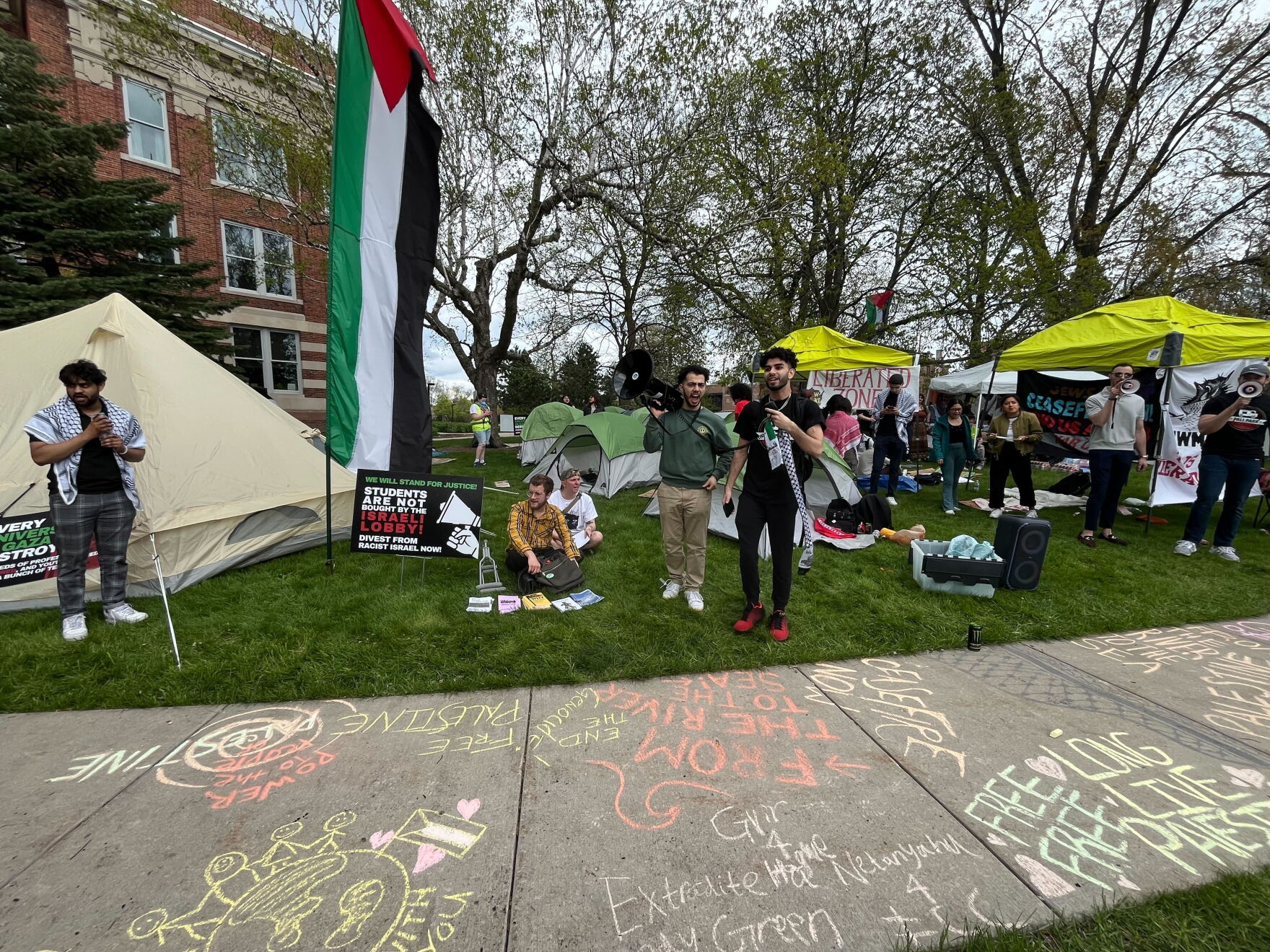 Pro-Palestine student protesters set up encampment at UW-Milwaukee and ...