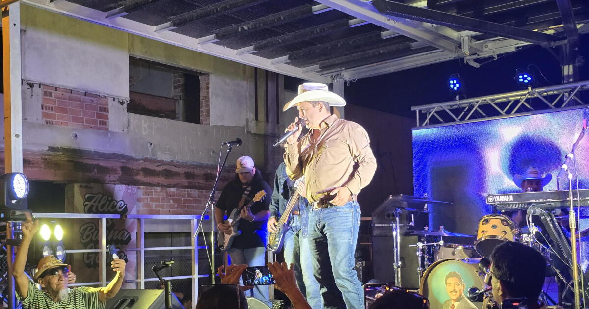 Photo: Texas Public Radio Democratic candidate for Texas Congressional District 15 Bobby Pulido performing in Alice, Texas