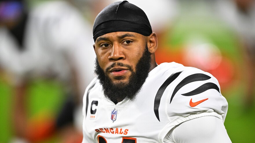 Cincinnati Bengals safety Vonn Bell warms up before an NFL football game against the Cleveland Browns in Cleveland, Monday, Oct. 31, 2022. (AP Photo/David Richard)